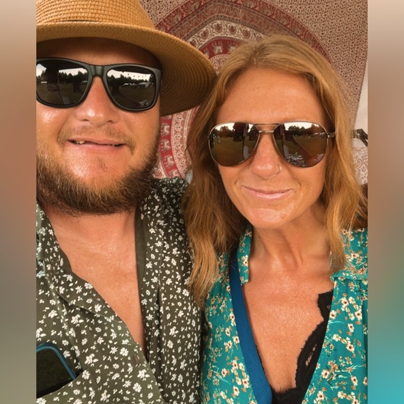 Meet your Posher, Cassandra - Picture 1 of 1